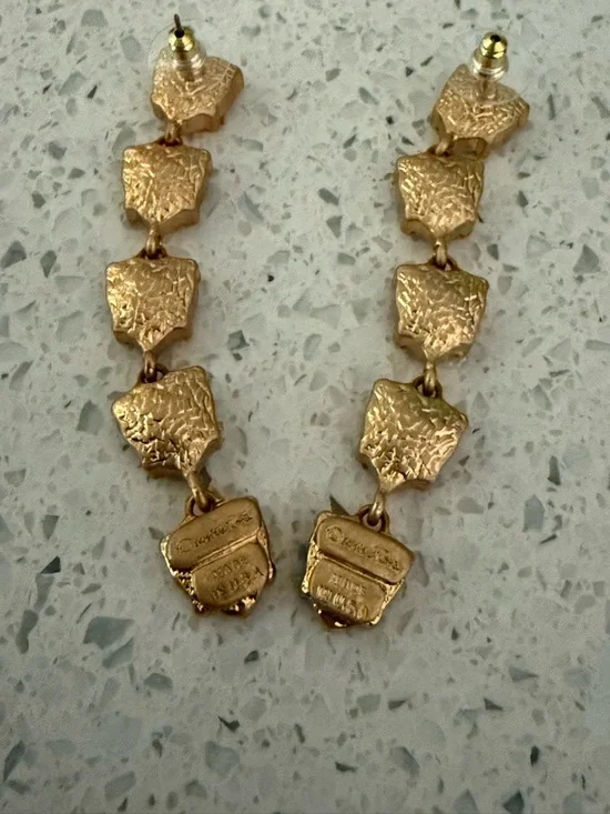 Oscar de la Renta heart shaped crystal earrings - Picture 5 of 7